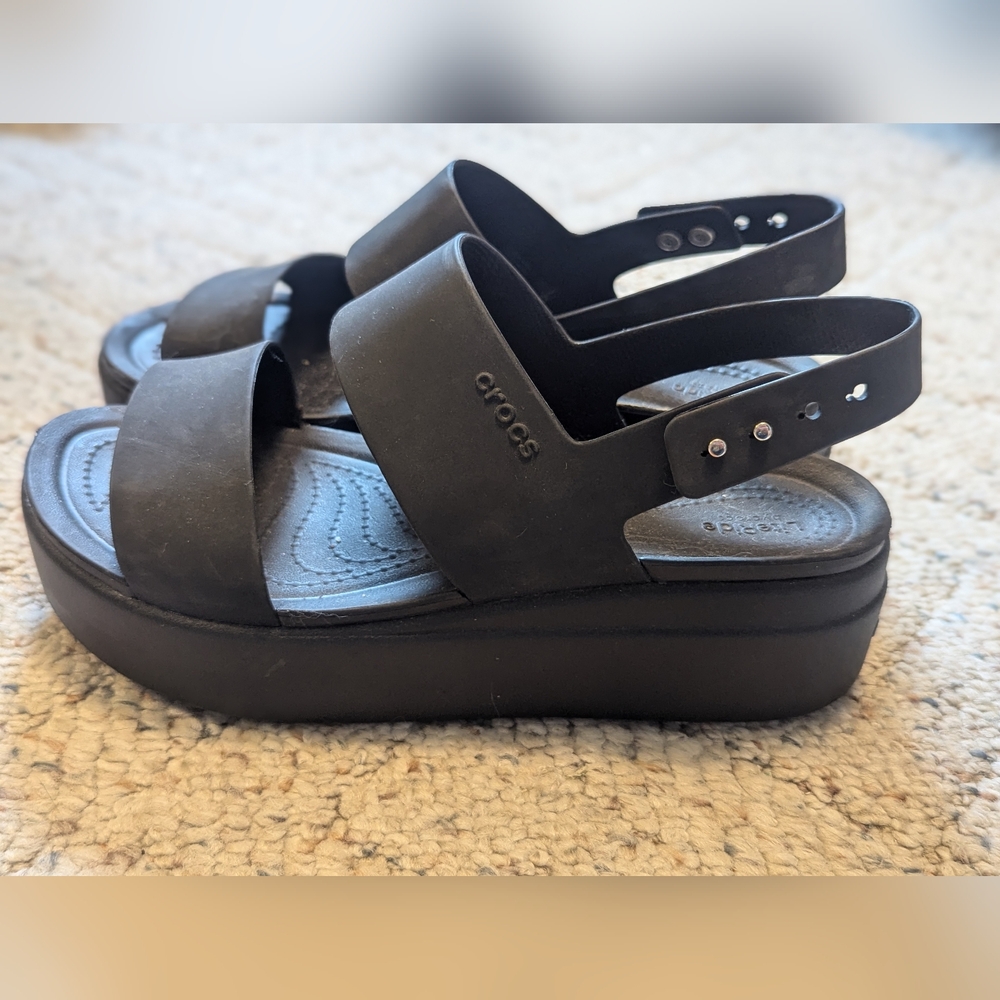 Croc wedges